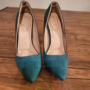 Rouge! Elegant Teal Heels